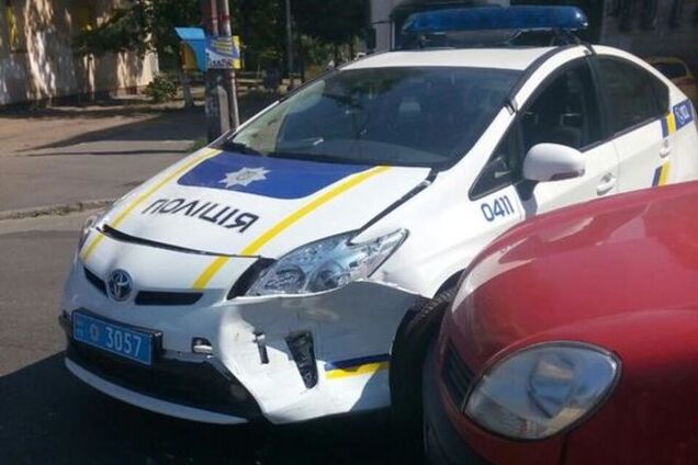 Почему новые полицейские разбивают автомобили?