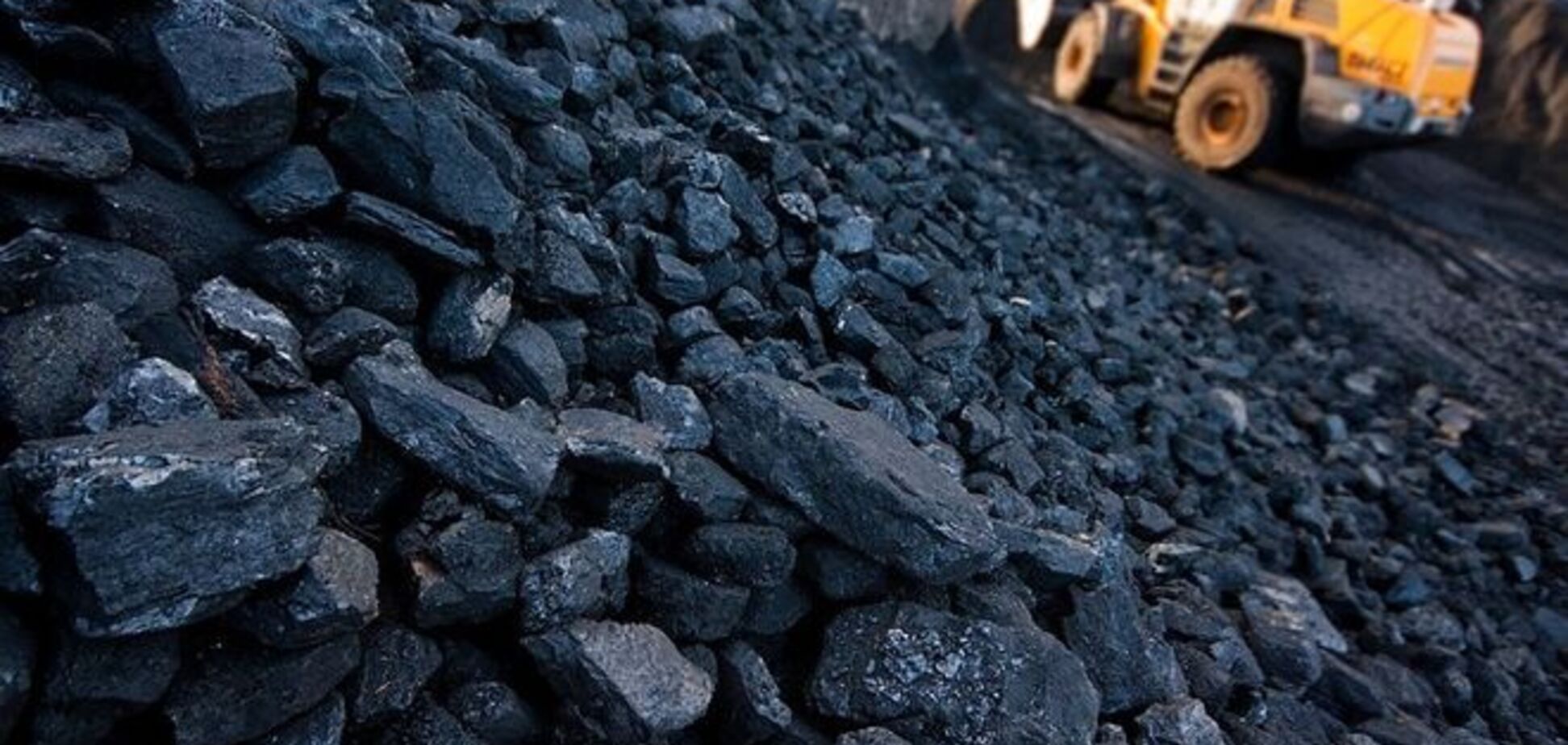 Террористы 'ДНР' наживают миллионы на контрабанде угля и металлолома - СМИ