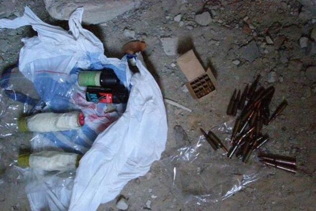 На Житомирщині в центрі міста знайшли схованку з вибухівкою: фотофакт