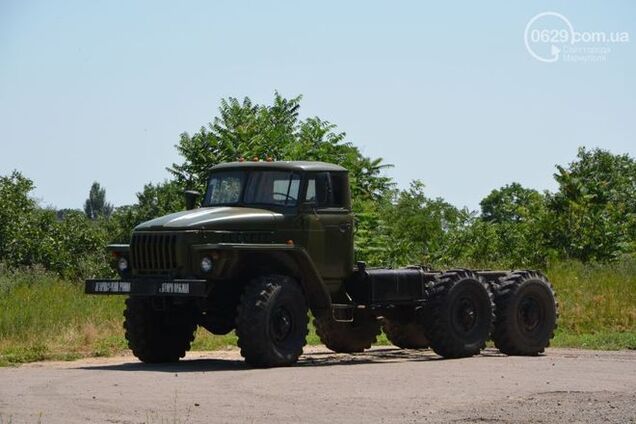 Защитникам Мариуполя передали отремонтированный 'Урал': фоторепортаж