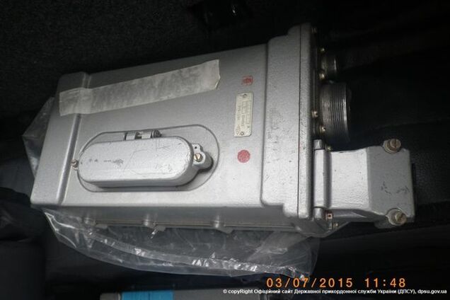 З України спробували вивезти запчастини до літака 'АН-26': фотофакт