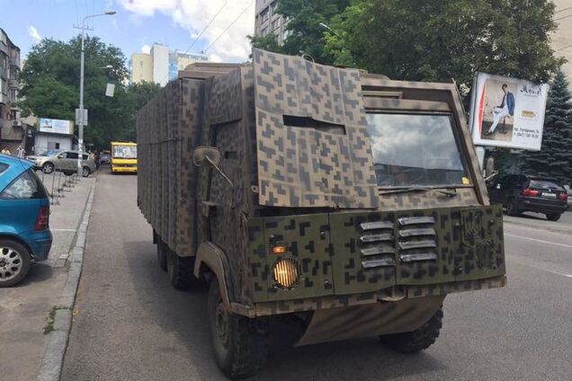 У мережі показали знаменитий броньований Volvo, який пройшов Іловайськ