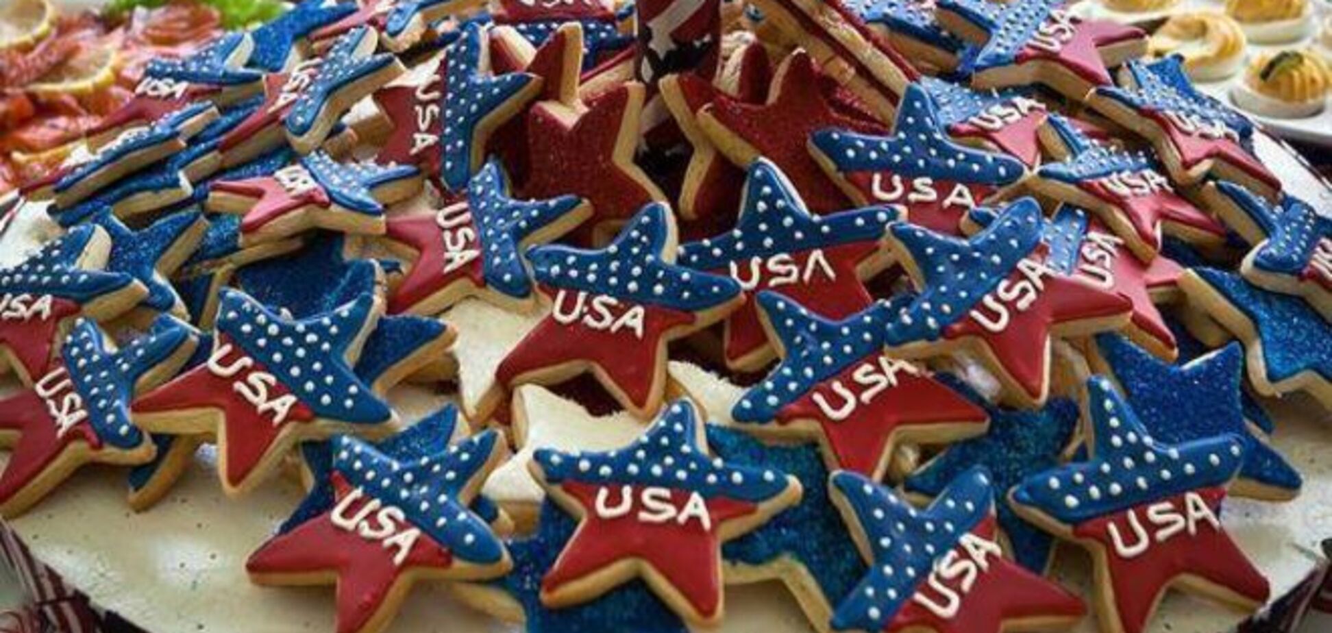 Жириновський не погребував 'печеньками Держдепу' в посольстві США: фотофакт