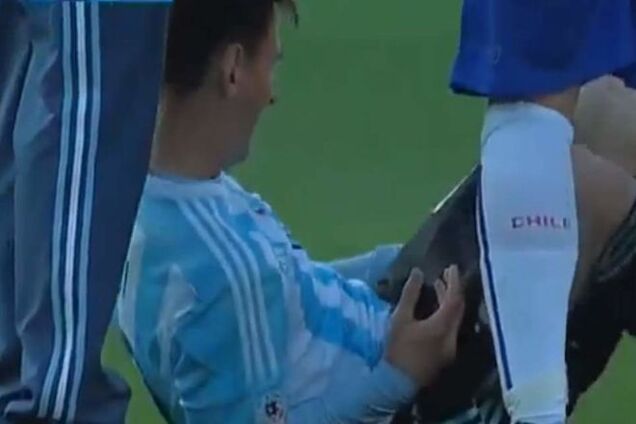 Месси получил удар кунг-фу в живот от 'питбуля'