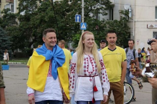 В Краматорске тысячи жителей отметили годовщину освобождения гимном Украины: фото и видеофакт