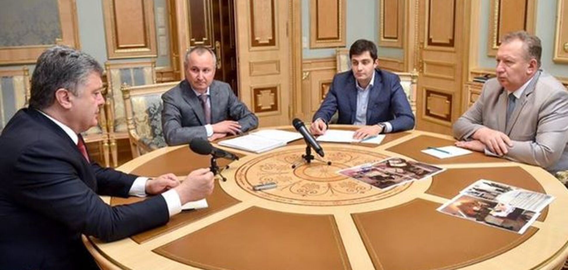 После резонансных обысков Порошенко заявил об отмене прокурорской 'неприкосновенности'