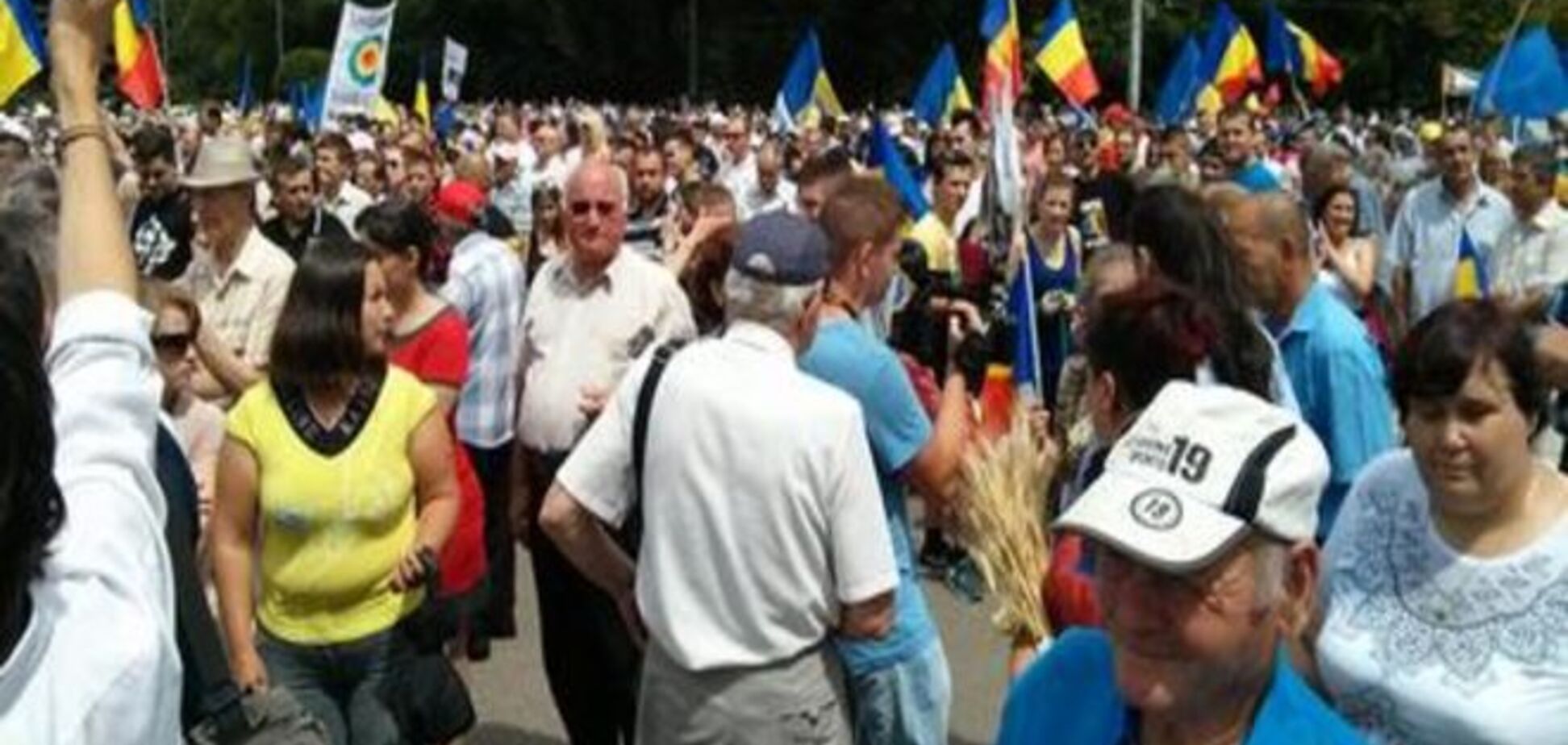 Форум в Кишиневе проголосовал за объединение с Румынией