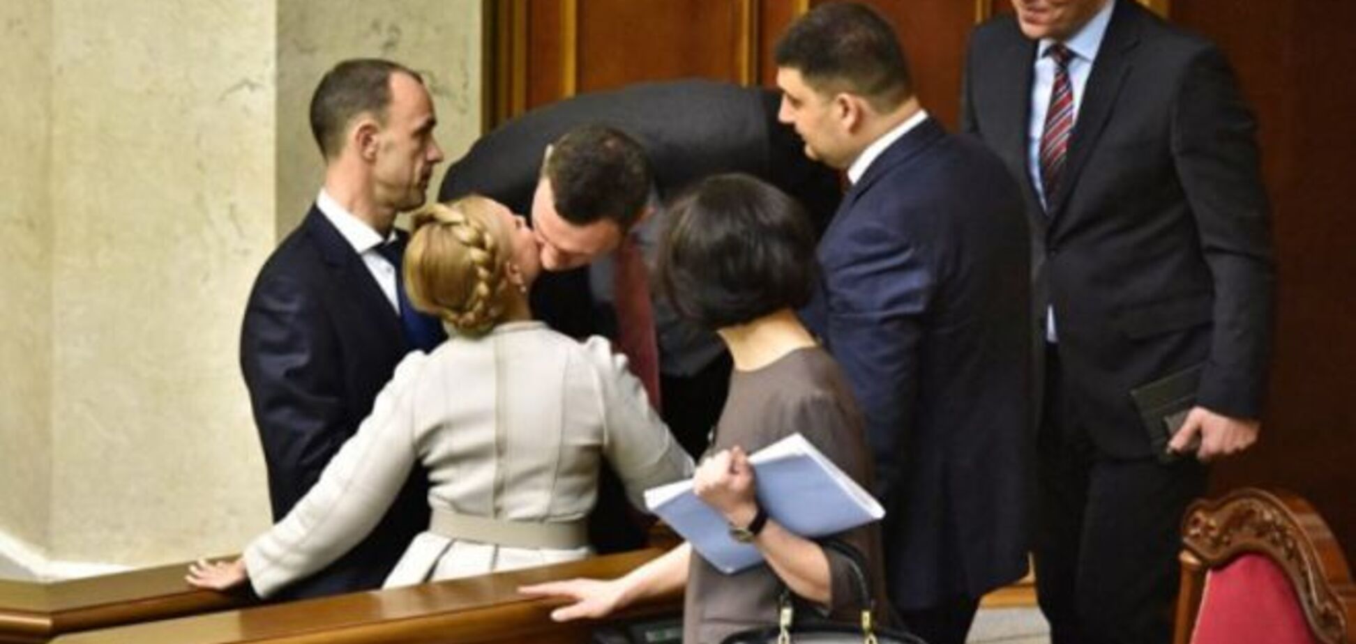 Топ самых ярких поцелуев в украинской политике: пылкие, неожиданные и лицемерные