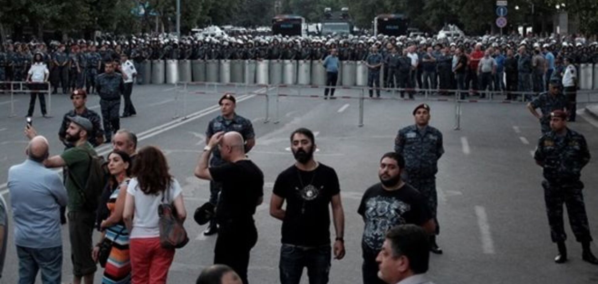 У Єревані почалися арешти 'майданівців': поліція 'зачистила' президентський квартал