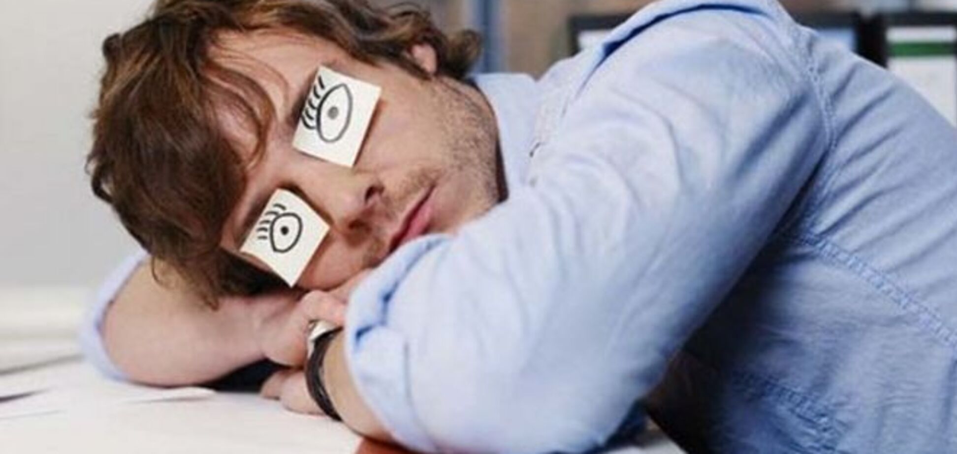 Ученые выяснили, чем полезен сон на работе