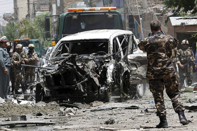 Талибы-смертники в Кабуле напали на конвой НАТО