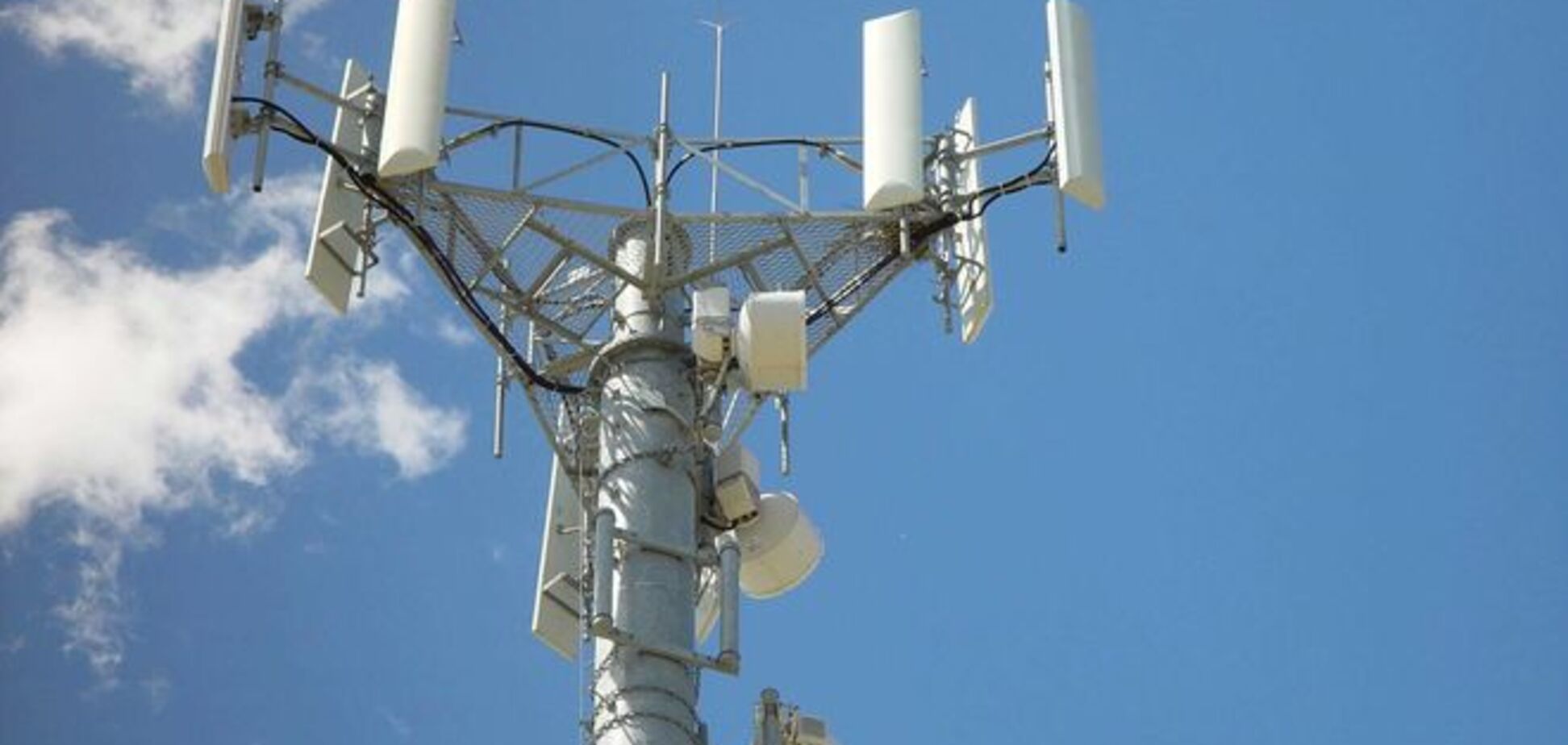 Киевляне жалуются на 3G вышки: превышен уровень электромагнитных излучений