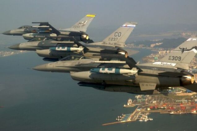 Шесть турецких истребителей вторглись в воздушное пространство Греции