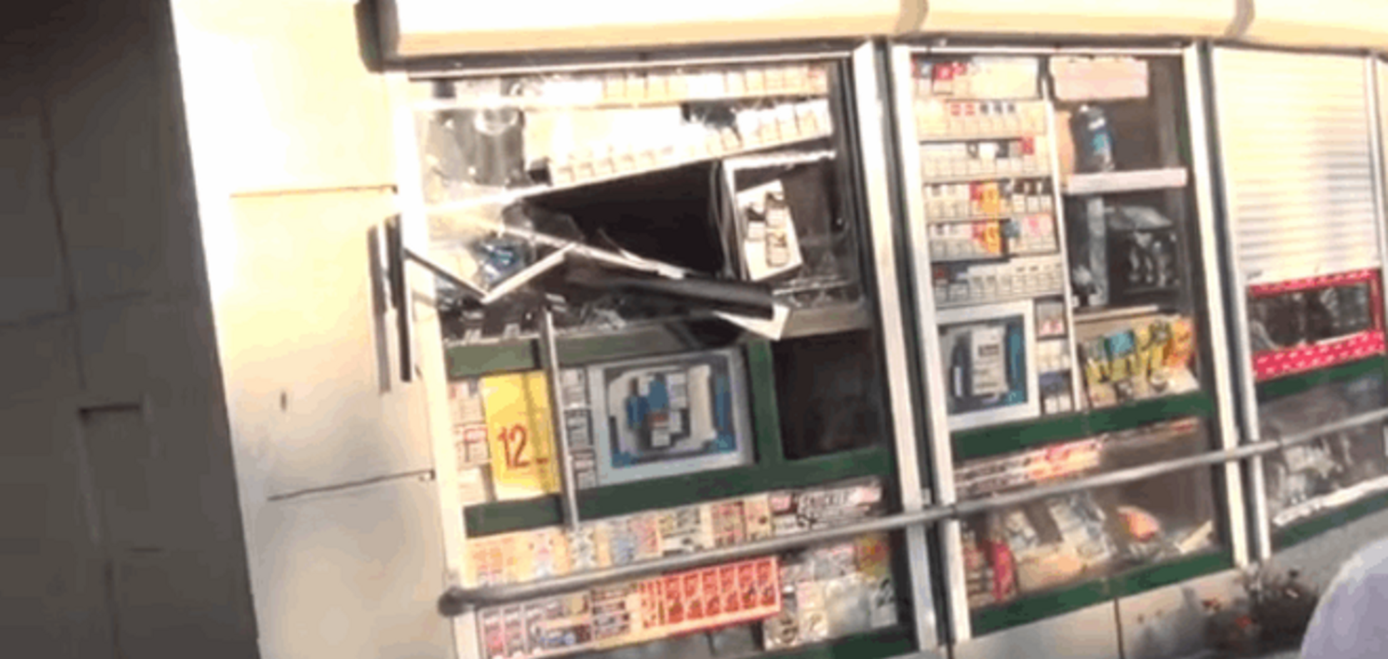 Вибух на автобусній зупинці в Броварах забрав життя людини: Відеофакт