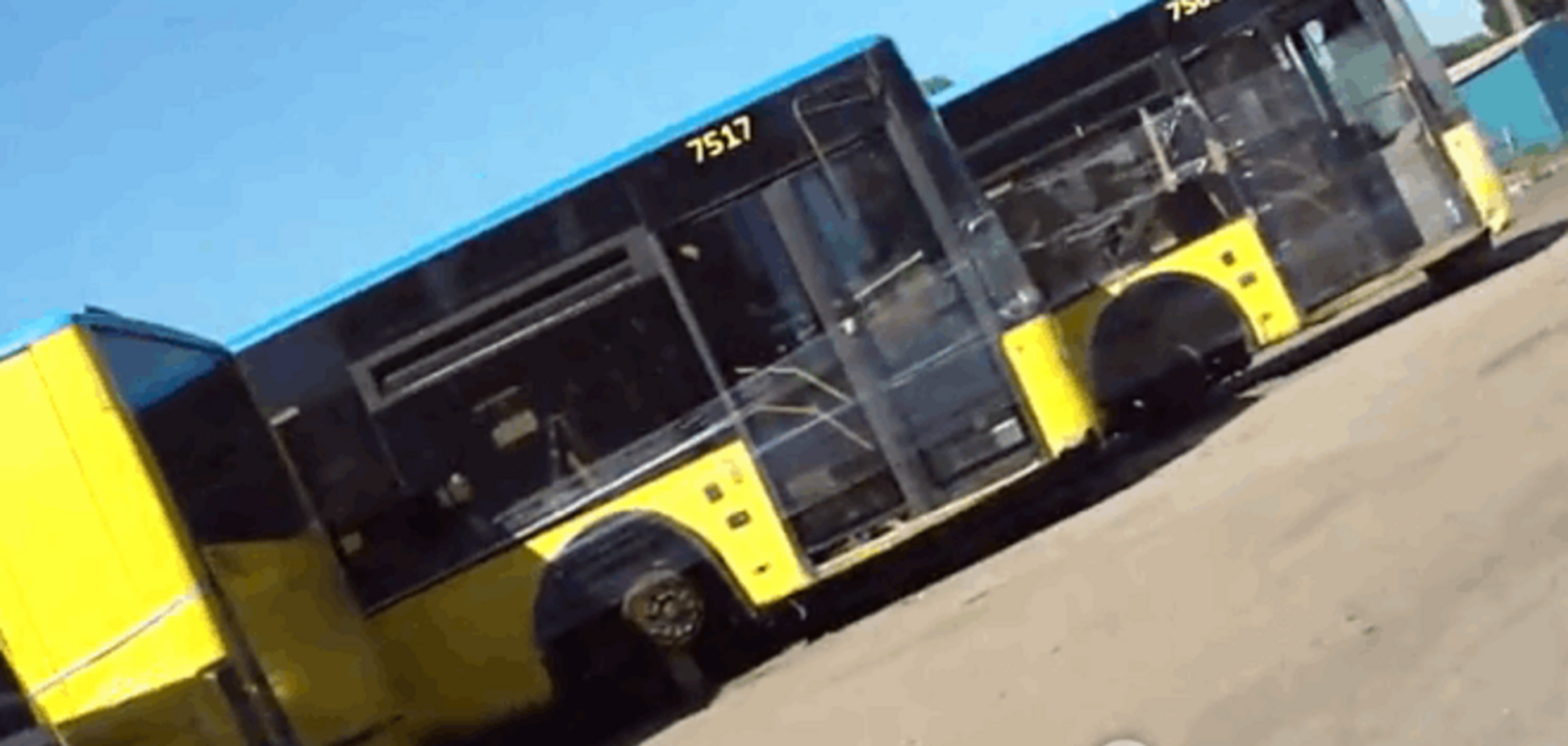 Новые киевские автобусы растаскивают на запчасти: эксклюзивные фото и видео