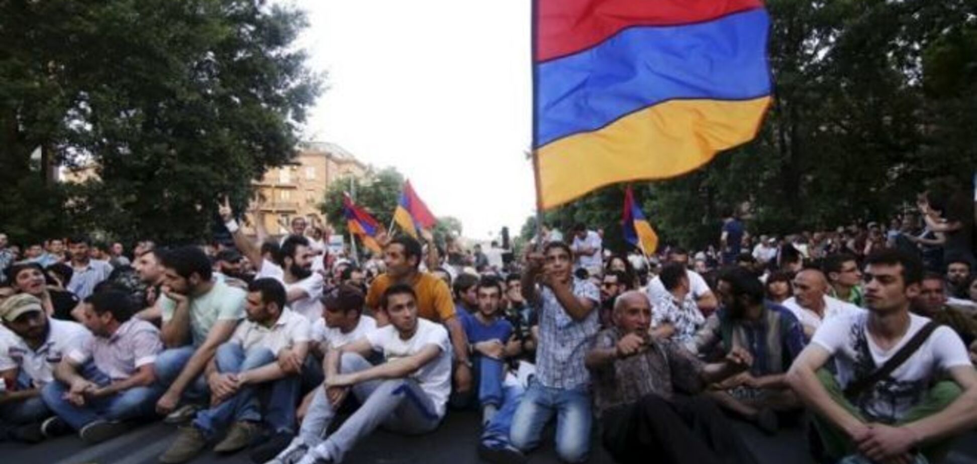 Майдан в Ереване: активисты выразили вотум недоверия президенту