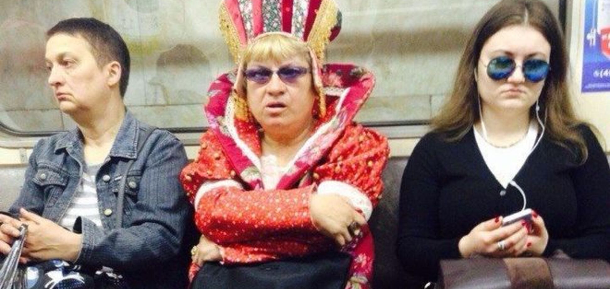 Самые яркие модники петербургского метро: бабушки из 19 века, кокошники и ковбои
