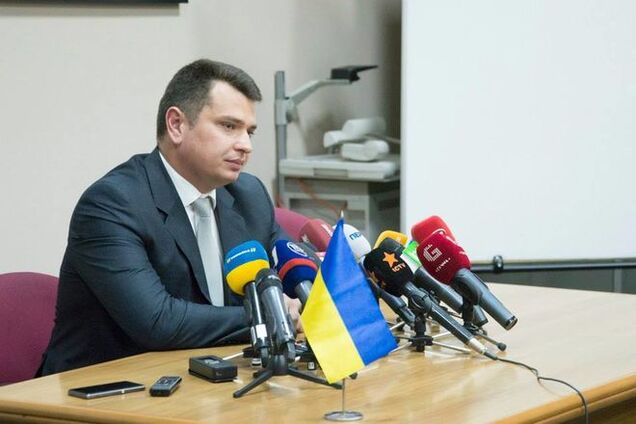 Антикорупційне бюро шукає більше 200 детективів на зарплату в 30 тис. грн