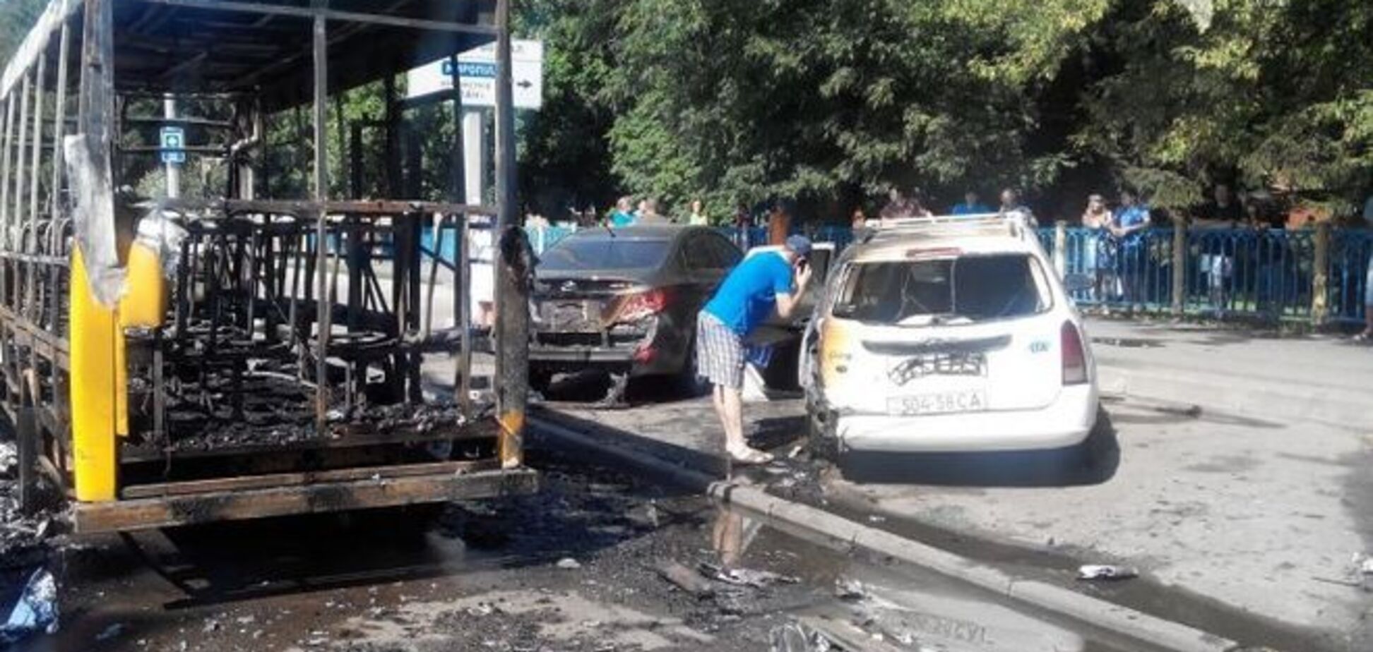 В Сумах вспыхнула маршрутка с пассажирами: фото- и видеофакты