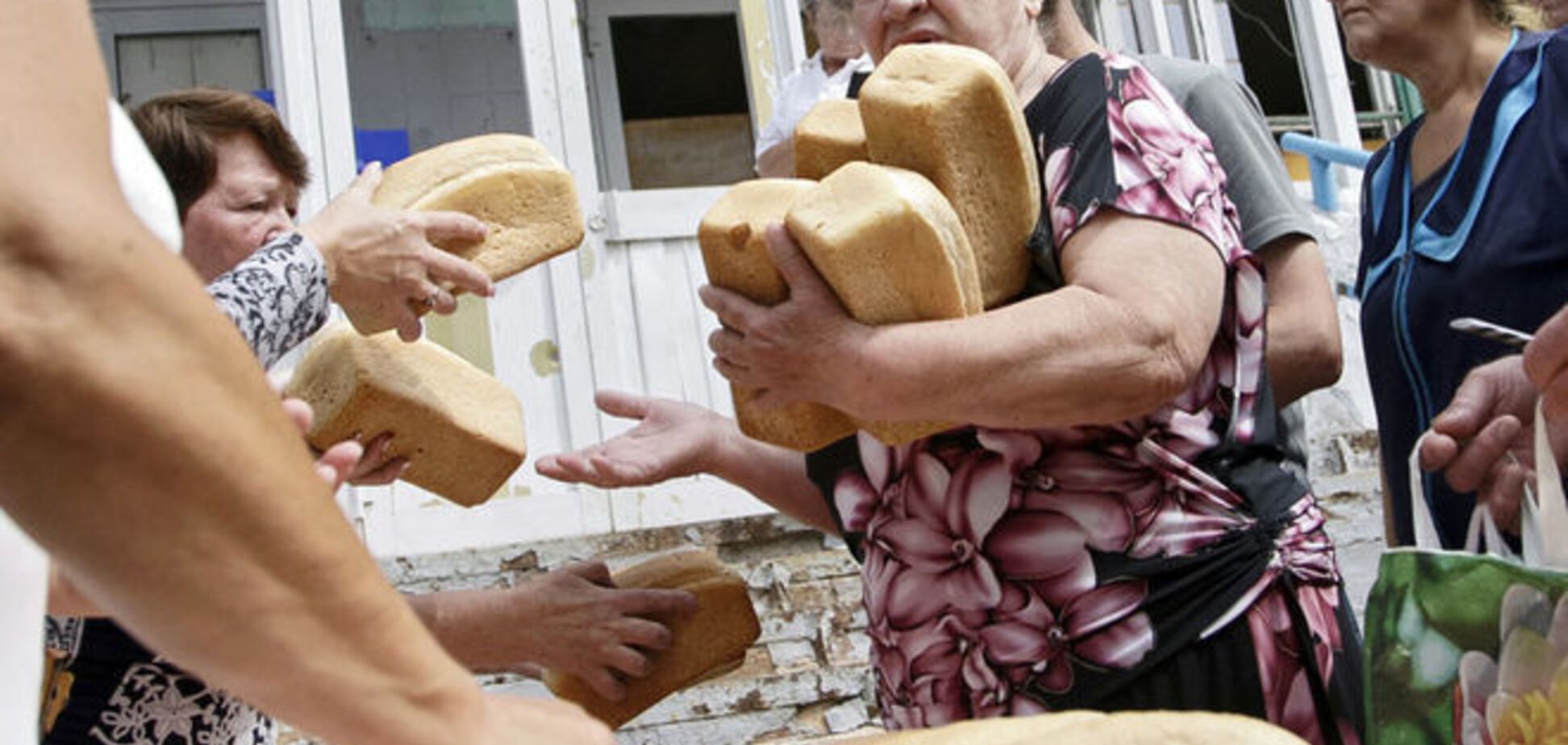 У Ахметова рассказали, как улучшить ситуацию с доставкой помощи на Донбасс