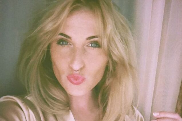 Киевская блондинка-коп выложила в соцсети чувственную фотосессию