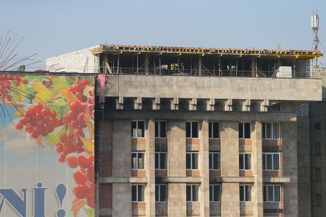 Суд обязал снести надстройку в Доме профсоюзов на Майдане