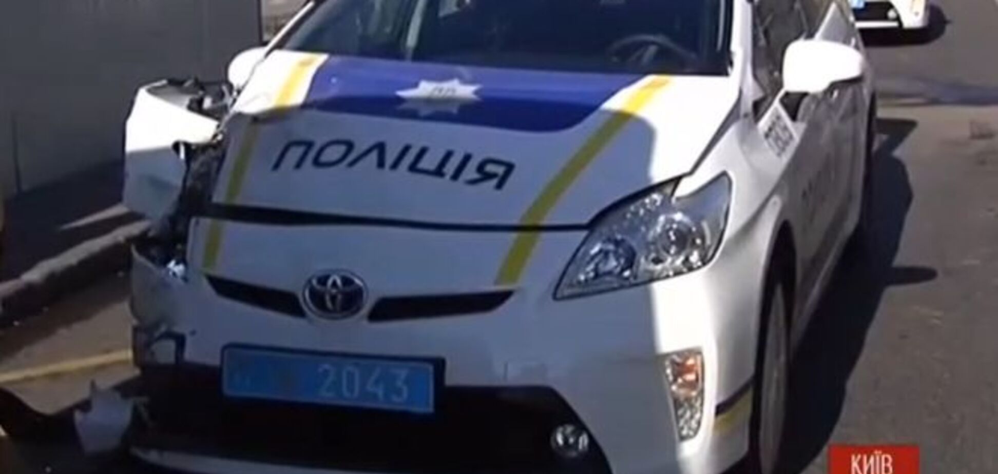 У Києві автомобіль нової поліції врізався в маршрутку