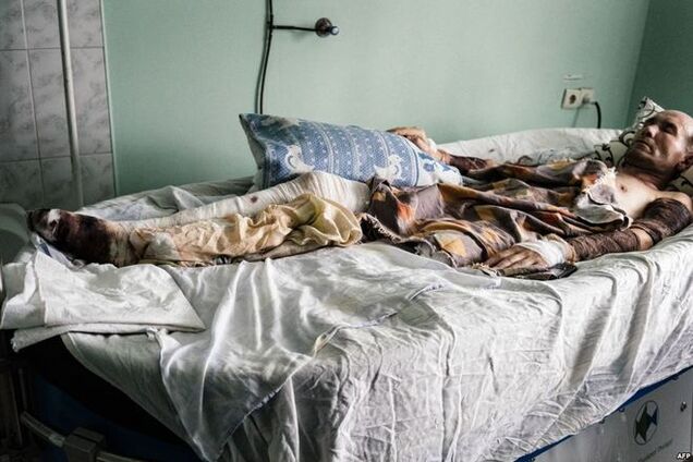 Лікар із Єнакієвого розповів, як міністри-терористи піаряться на гуманітарці з України