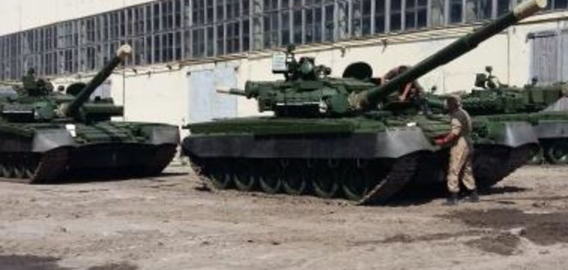 Украинская армия получила модернизированные танки Т-80
