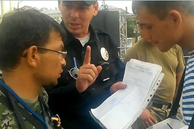 У Київ повернулися псевдоволонтери: клянчать гроші на АТО. Фотофакт