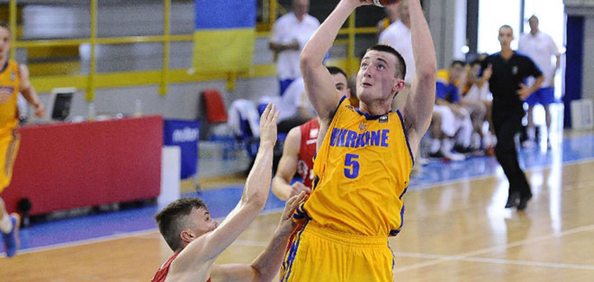 Украина - Россия - 66:59: видео победы украинцев на молодежном Евробаскете