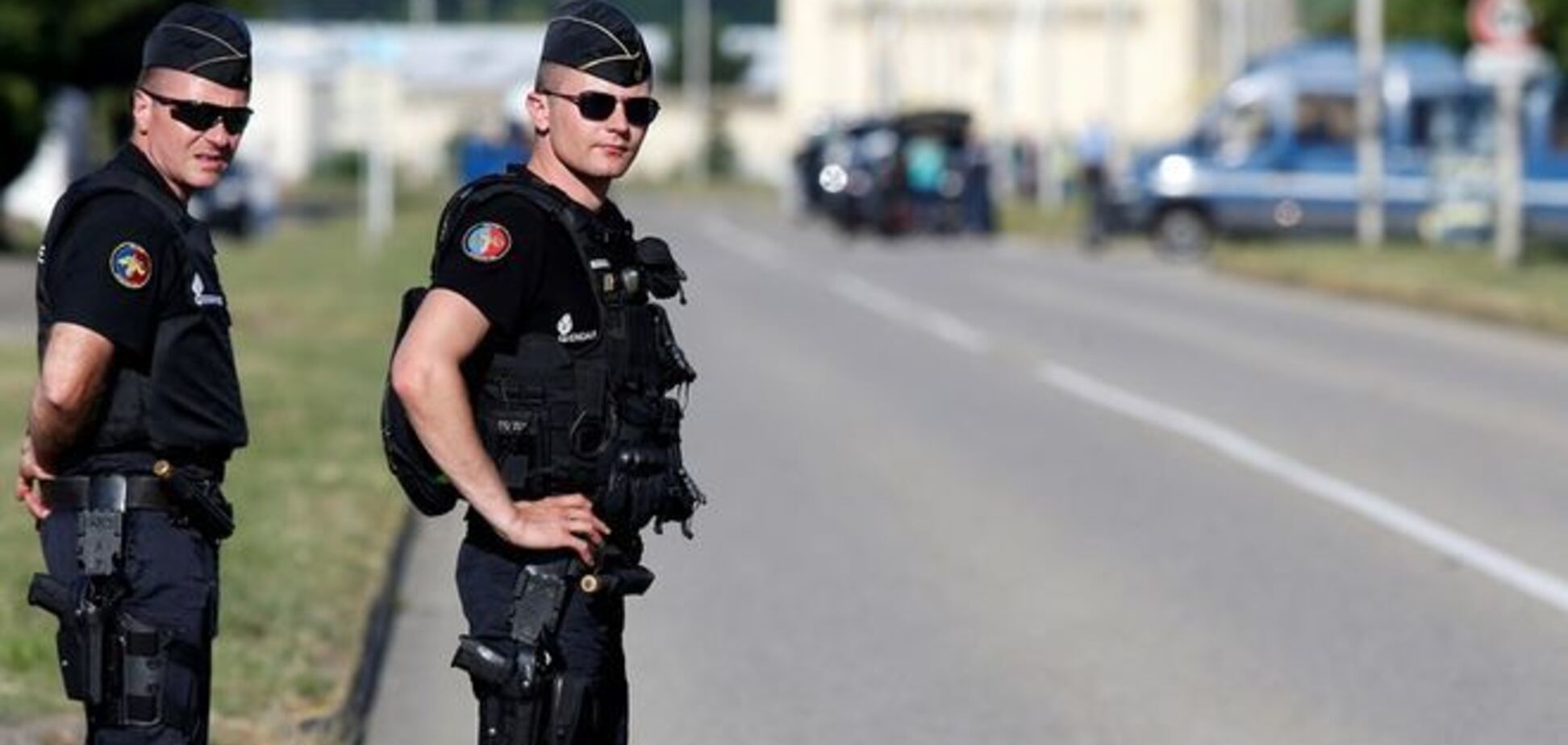 Вооружены и гламурны: французским полицейским разрешили бороды и татуировки