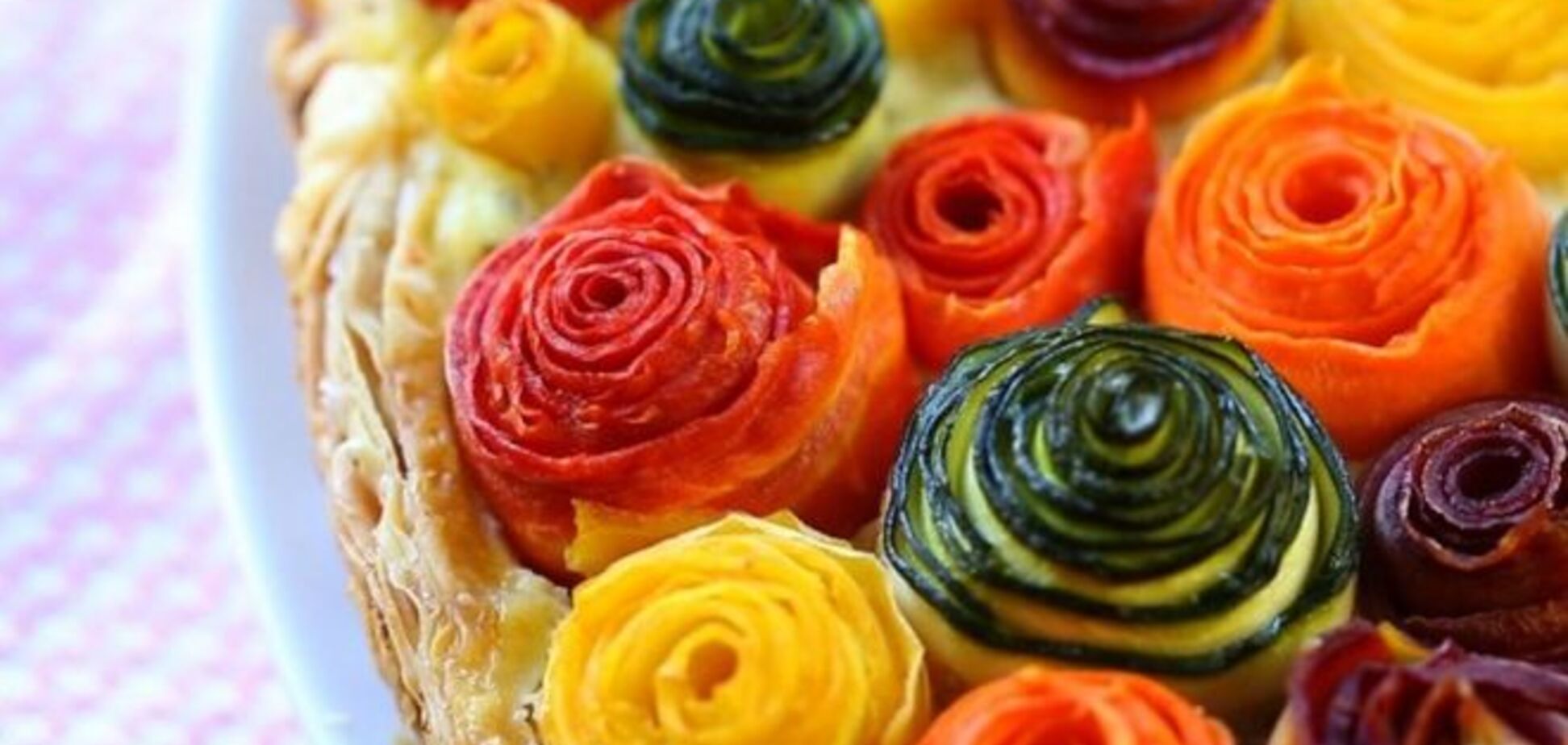 Рецепт самого красивого овощного пирога, который похож на поле роз