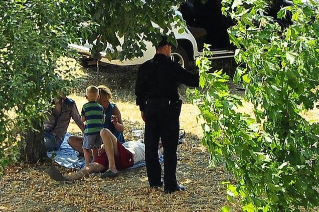 В Киеве полицейские выставили из парка автохамов