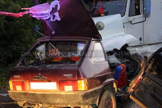 Страшне ДТП на Вінниччині вбило трьох дівчаток-підлітків: фоторепортаж