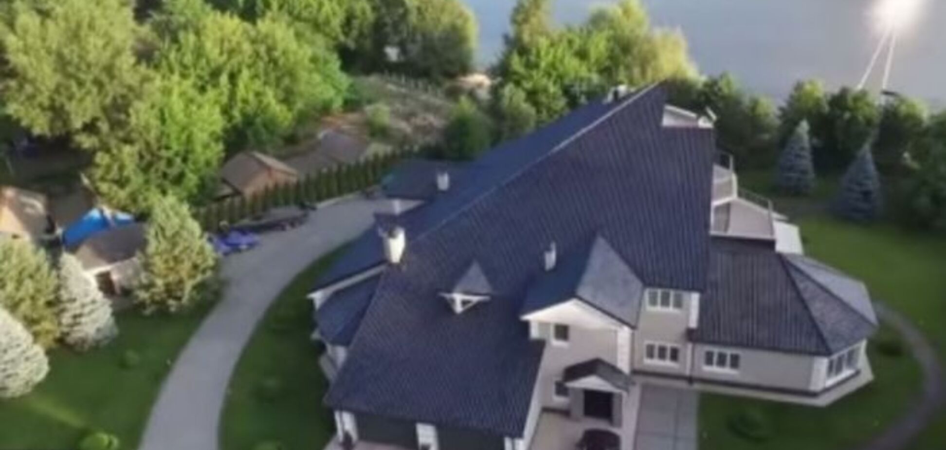 Стало известно, кому принадлежат дворцы и виллы на Трухановом острове в Киеве