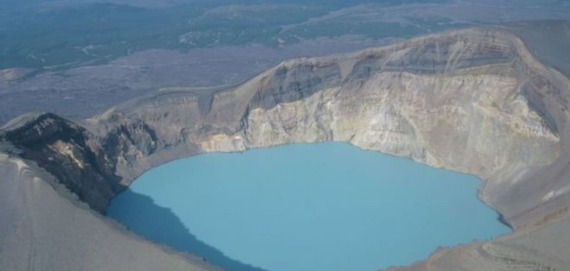 20 невообразимых озер в кратерах потухших вулканов