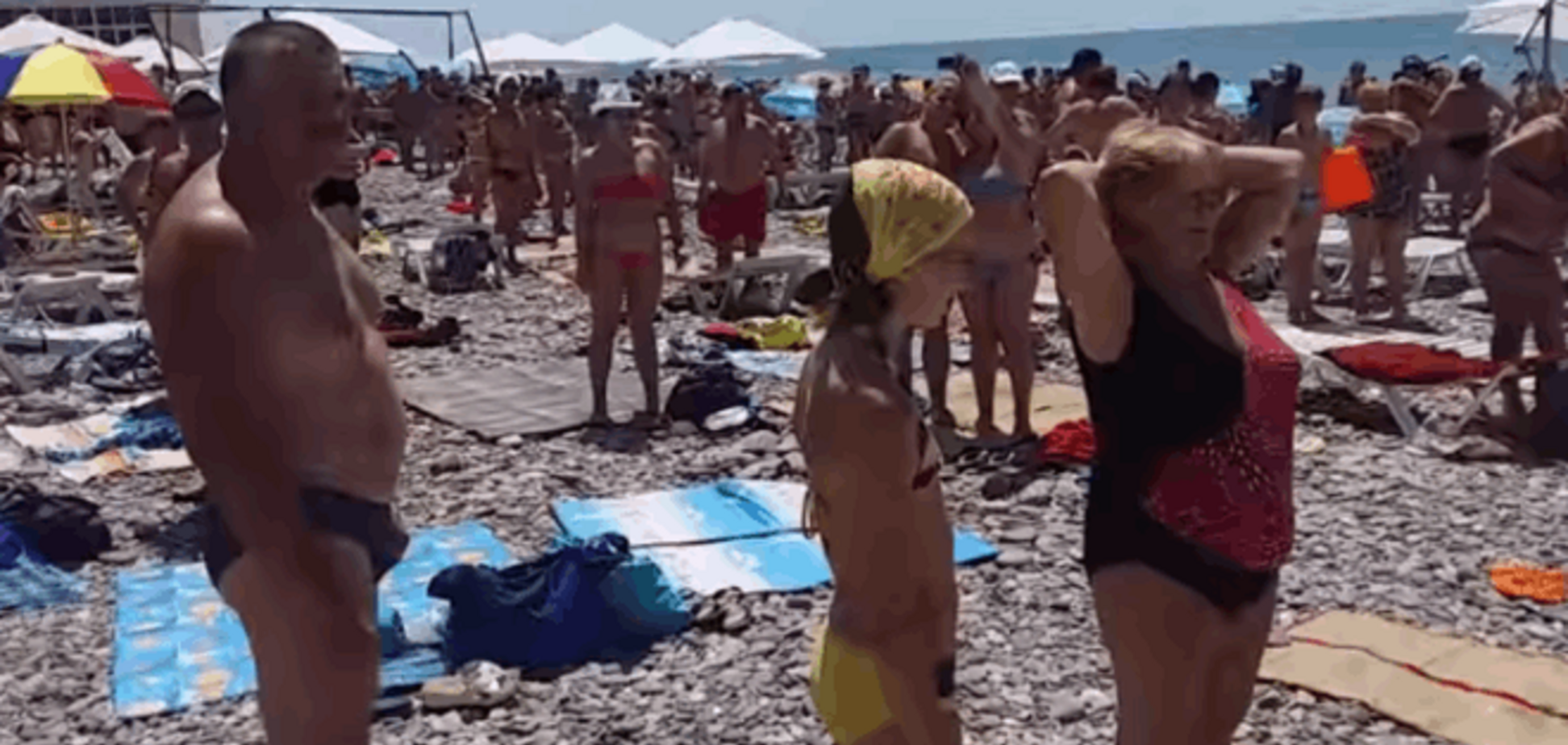 Акунин о россиянах, поющих гимн на пляже: их не жалко