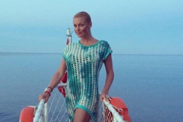 Бог на небе, а Россия на земле: Волочкова в Крыму 'тусила' с путинскими байкерами