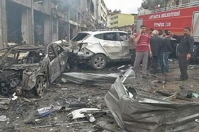 В Турции началась охота на полицейских: еще четверо убиты взрывом