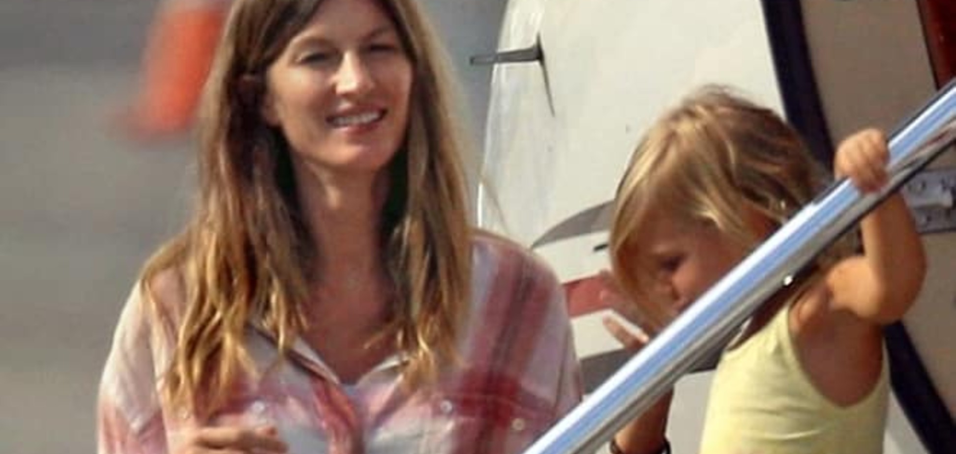 Жизель Бюндхен впервые показала лицо после скандального визита к пластическому хирургу