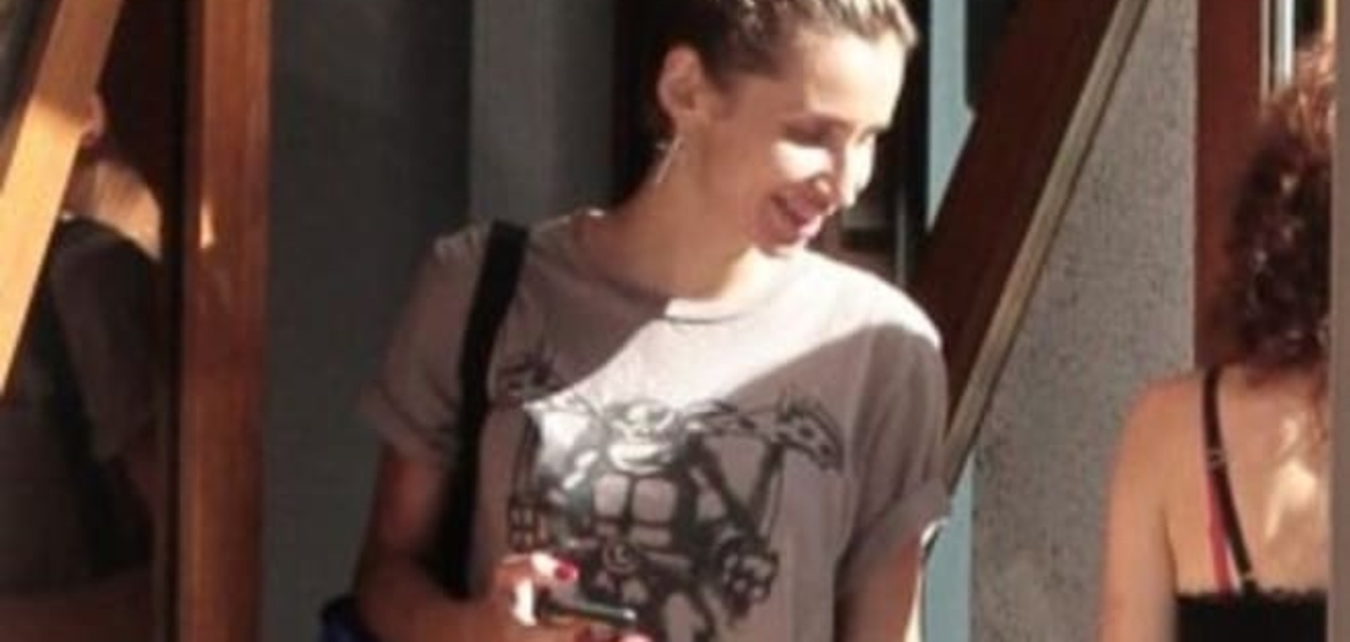 Лобода гуляла по Киеву в мужской футболке за 1100 грн: фотофакт