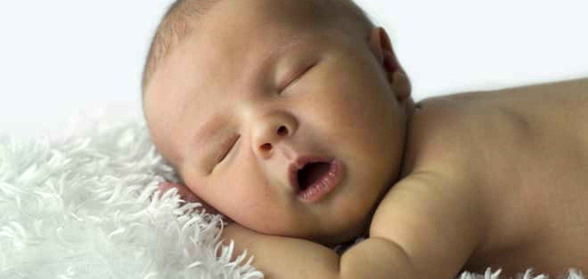 Почему новорожденный спит с открытым ртом