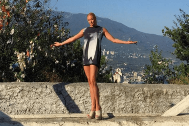 Волочкова в подранных джинсах обзавелась дарами Крыма