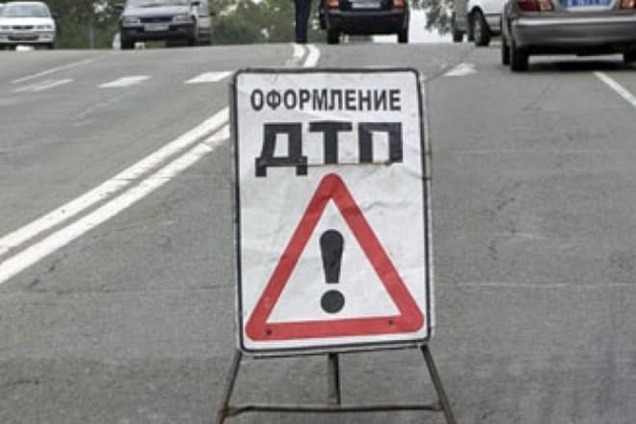 В Киеве произошла крупная авария, одна из машин загорелась