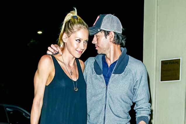 По-прежнему вместе: Иглесиас и Курникова 'засветились' на романтическом ужине