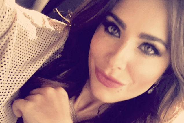 Ани Лорак перед концертом в Сочи показала стройные ножки