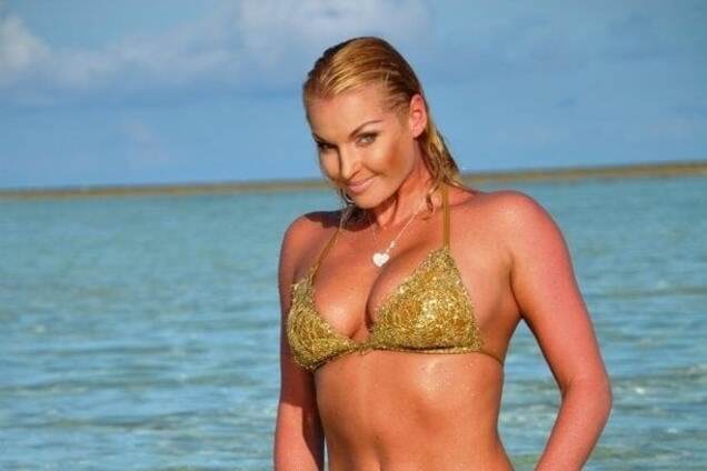 Волочкова отправилась к брошенной дочери в Турцию на тигре