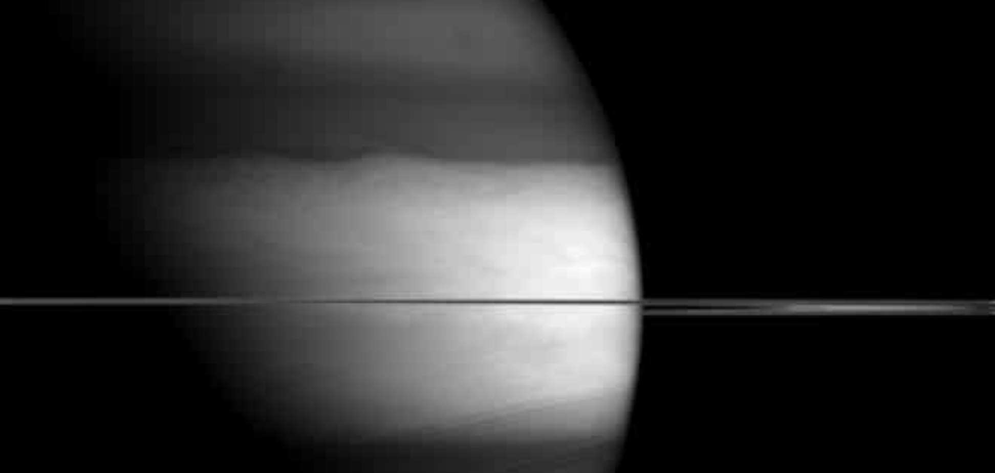 NASA получило уникальное фото Сатурна с необычного ракурса