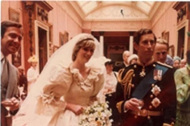 В сети появились неизвестные фото со свадьбы принцессы Дианы